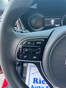 2022 Kia Niro LX - Photo 12 - Metropolis, IL 62960