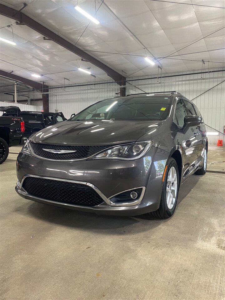 2018 Chrysler Pacifica Touring L   - Photo 1 - Metropolis, IL 62960