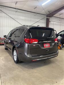 2018 Chrysler Pacifica Touring L   - Photo 5 - Metropolis, IL 62960