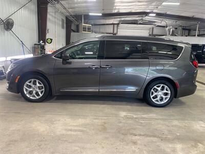 2018 Chrysler Pacifica Touring L   - Photo 4 - Metropolis, IL 62960