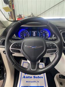 2018 Chrysler Pacifica Touring L   - Photo 12 - Metropolis, IL 62960