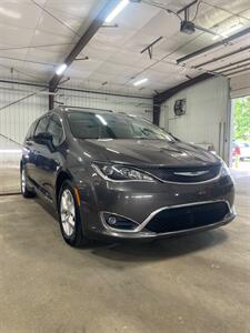 2018 Chrysler Pacifica Touring L   - Photo 2 - Metropolis, IL 62960