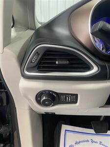 2018 Chrysler Pacifica Touring L   - Photo 13 - Metropolis, IL 62960