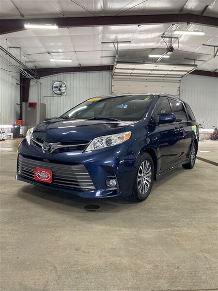 2018 Toyota Sienna XLE 8-Passenger  