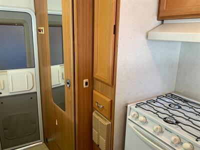 2004 LANCE LITE 835 CAMPER   - Photo 14 - Metropolis, IL 62960