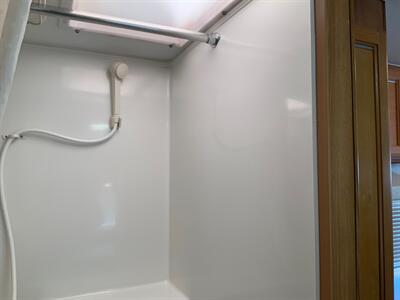 2004 LANCE LITE 835 CAMPER   - Photo 11 - Metropolis, IL 62960
