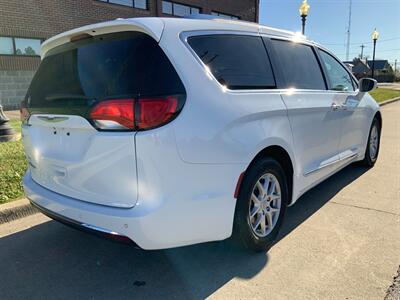 2020 Chrysler Pacifica Touring L   - Photo 4 - Metropolis, IL 62960