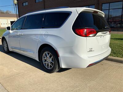 2020 Chrysler Pacifica Touring L   - Photo 3 - Metropolis, IL 62960