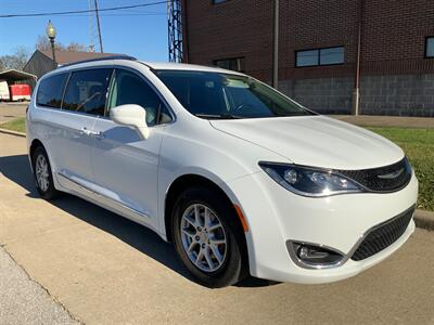 2020 Chrysler Pacifica Touring L   - Photo 2 - Metropolis, IL 62960