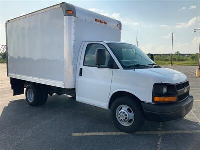 2012 Chevrolet Express 3500   - Photo 2 - Metropolis, IL 62960