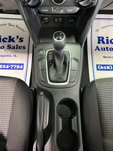 2020 Hyundai Kona SE - Photo 10 - Metropolis, IL 62960