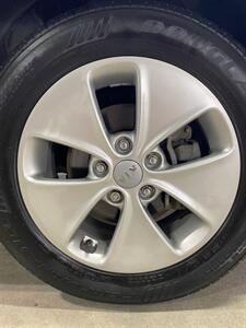 2014 Kia Soul Wagon   - Photo 26 - Metropolis, IL 62960