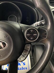2014 Kia Soul Wagon   - Photo 14 - Metropolis, IL 62960