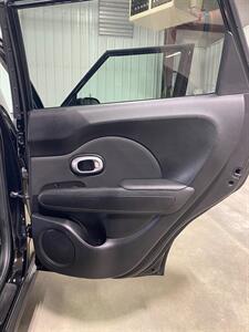 2014 Kia Soul Wagon   - Photo 23 - Metropolis, IL 62960