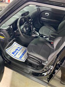 2014 Kia Soul Wagon   - Photo 16 - Metropolis, IL 62960
