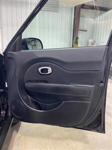 2014 Kia Soul Wagon   - Photo 21 - Metropolis, IL 62960
