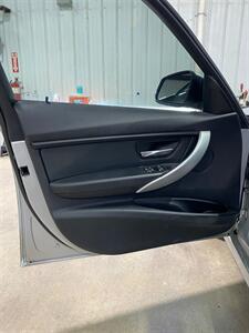 2016 BMW 320i xDrive - Photo 22 - Metropolis, IL 62960