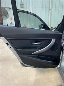 2016 BMW 320i xDrive - Photo 21 - Metropolis, IL 62960