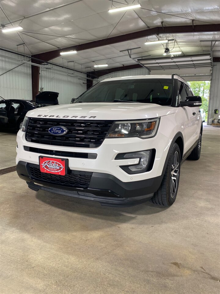 2017 Ford Explorer Sport   - Photo 1 - Metropolis, IL 62960