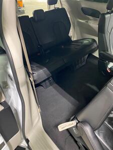 2022 Chrysler Pacifica Touring L   - Photo 21 - Metropolis, IL 62960