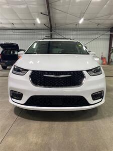 2022 Chrysler Pacifica Touring L   - Photo 5 - Metropolis, IL 62960