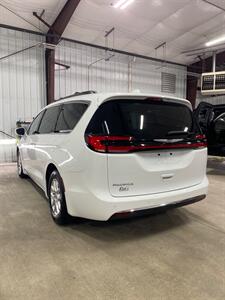 2022 Chrysler Pacifica Touring L   - Photo 6 - Metropolis, IL 62960