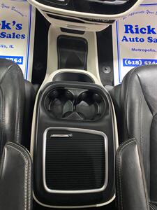 2022 Chrysler Pacifica Touring L   - Photo 13 - Metropolis, IL 62960