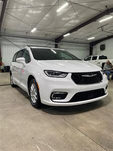 2022 Chrysler Pacifica Touring L   - Photo 2 - Metropolis, IL 62960