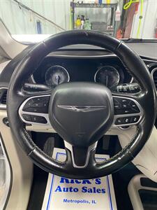 2022 Chrysler Pacifica Touring L   - Photo 17 - Metropolis, IL 62960