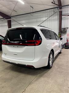 2022 Chrysler Pacifica Touring L   - Photo 7 - Metropolis, IL 62960