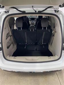2022 Chrysler Pacifica Touring L   - Photo 23 - Metropolis, IL 62960