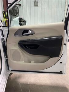 2022 Chrysler Pacifica Touring L   - Photo 20 - Metropolis, IL 62960