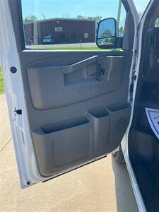 2018 Chevrolet Express 2500   - Photo 18 - Metropolis, IL 62960