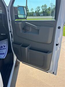 2018 Chevrolet Express 2500   - Photo 19 - Metropolis, IL 62960