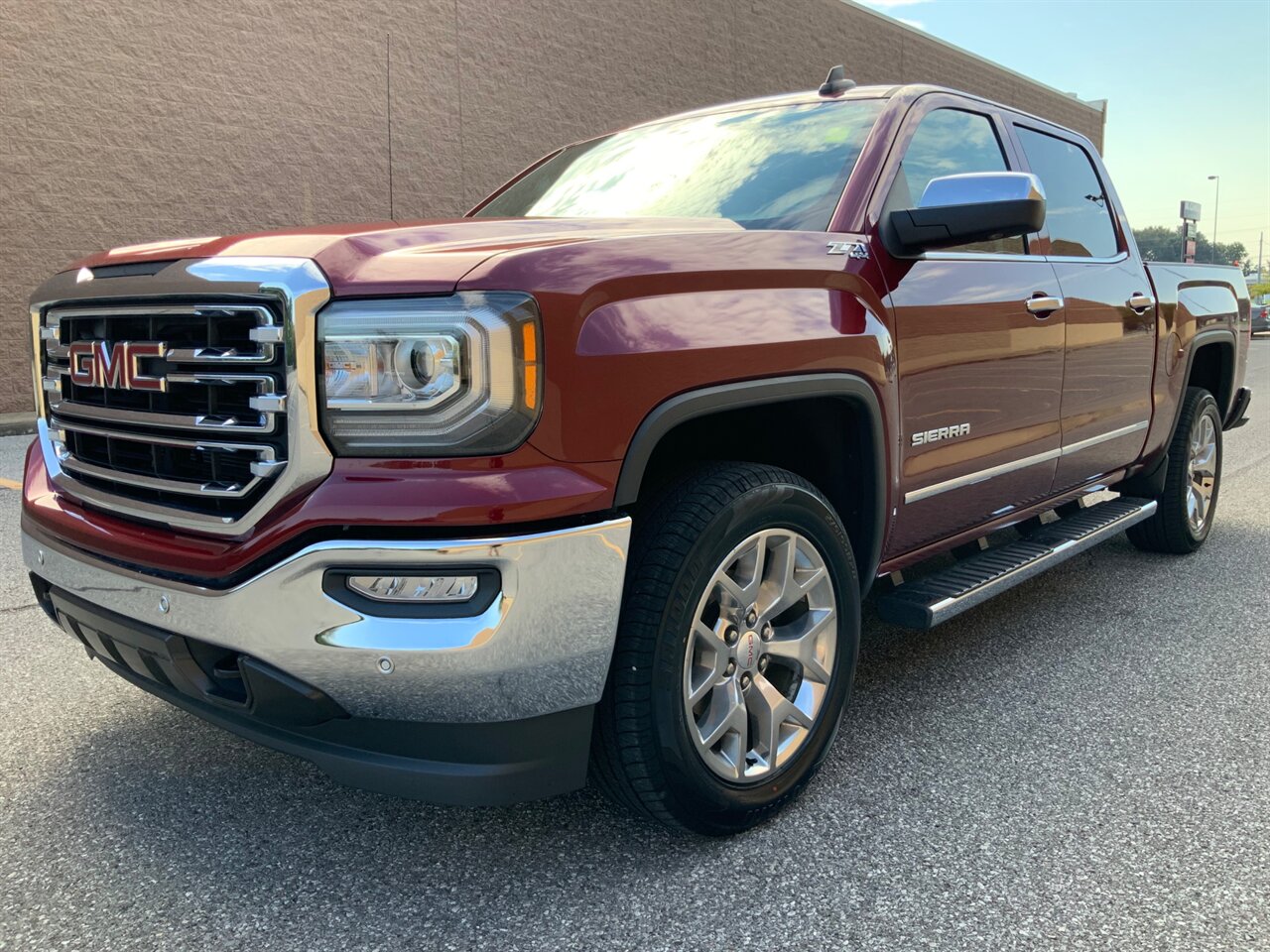 2017 GMC Sierra 1500 SLT - Photo 1 - Metropolis, IL 62960