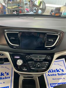2017 Chrysler Pacifica Touring   - Photo 19 - Metropolis, IL 62960