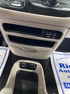 2017 Chrysler Pacifica Touring   - Photo 21 - Metropolis, IL 62960