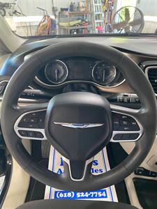 2017 Chrysler Pacifica Touring   - Photo 15 - Metropolis, IL 62960