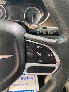 2017 Chrysler Pacifica Touring   - Photo 17 - Metropolis, IL 62960