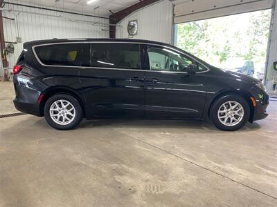 2017 Chrysler Pacifica Touring   - Photo 4 - Metropolis, IL 62960