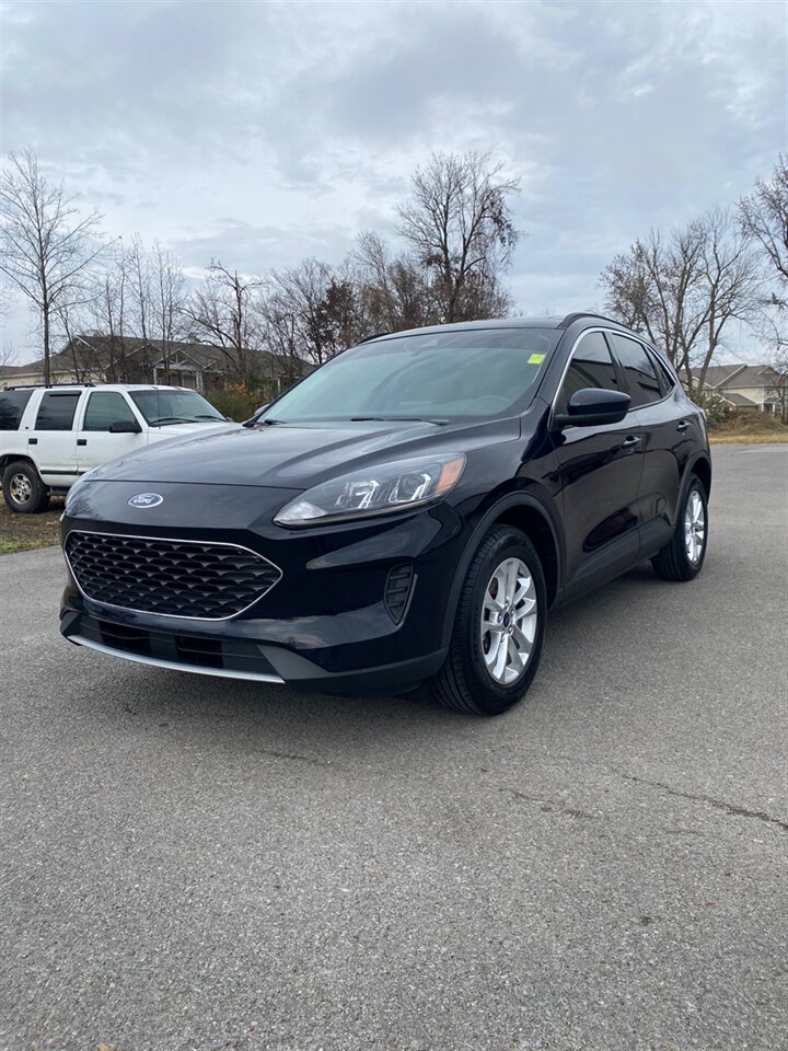 2021 Ford Escape SE's photo