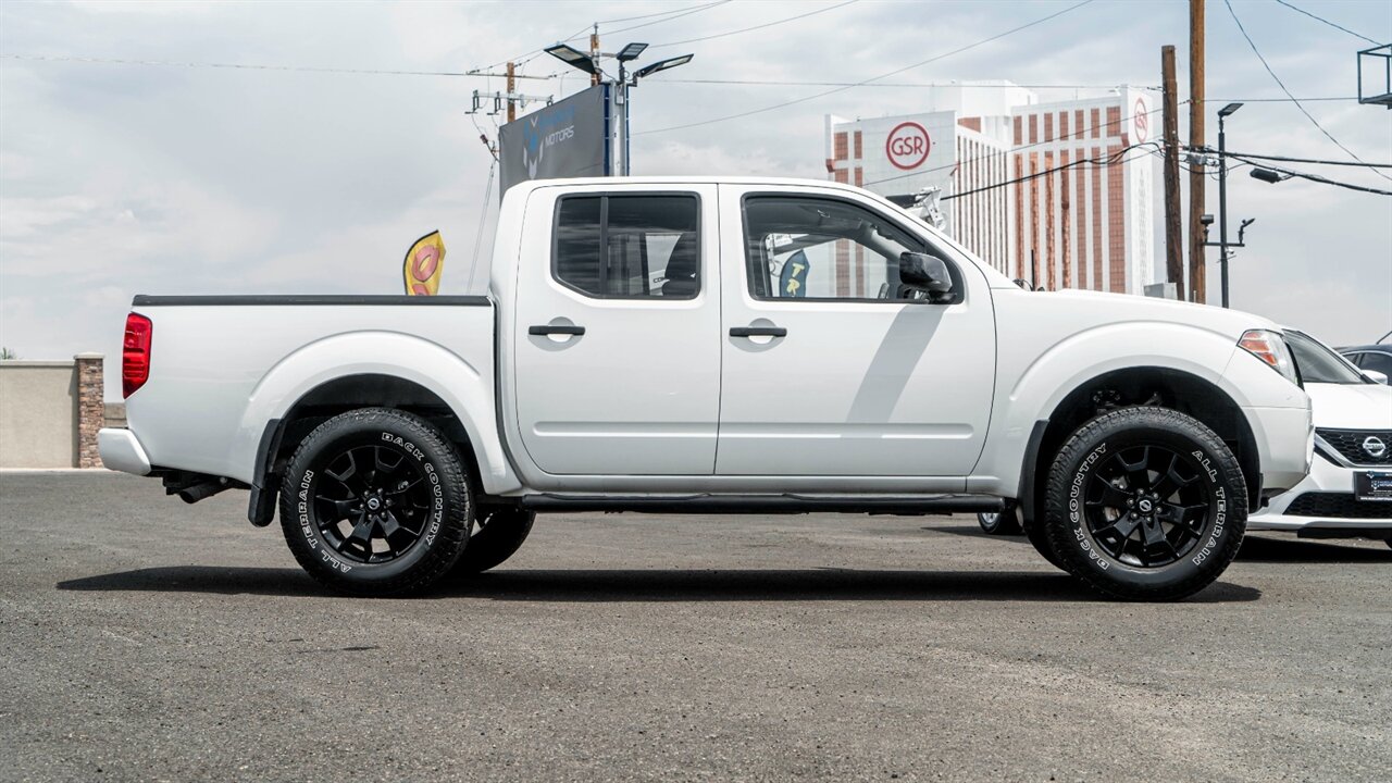 2020 Nissan Frontier SV Midnight Edition   - Photo 5 - Reno, NV 89502