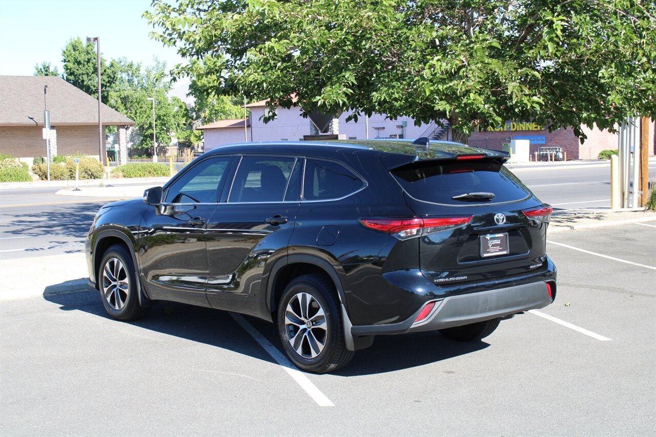 2021 Toyota Highlander XLE - Photo 2 - Reno, NV 89511
