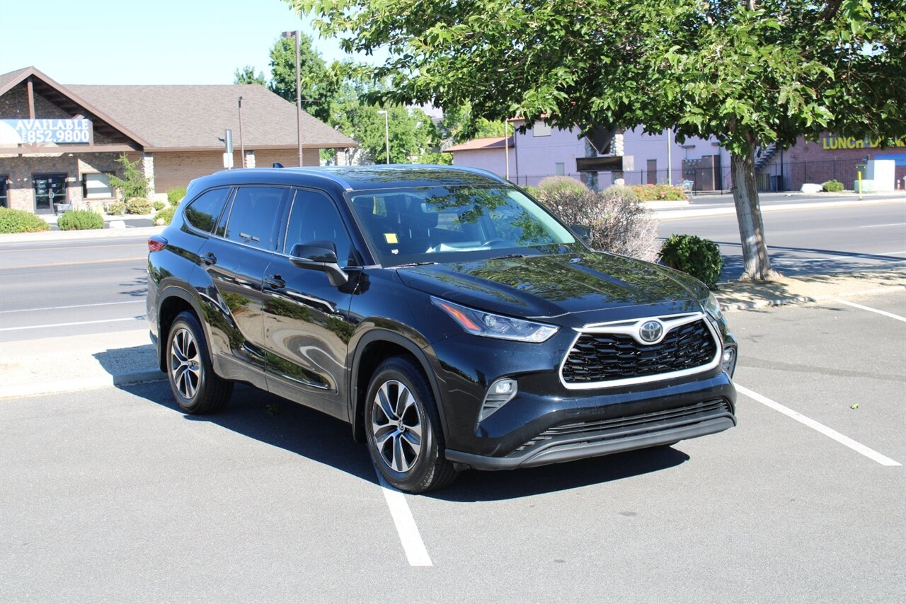 2021 Toyota Highlander XLE - Photo 1 - Reno, NV 89511