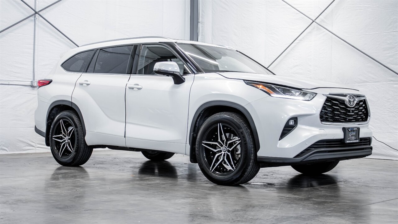 2022 Toyota Highlander Limited - Photo 1 - Reno, NV 89511