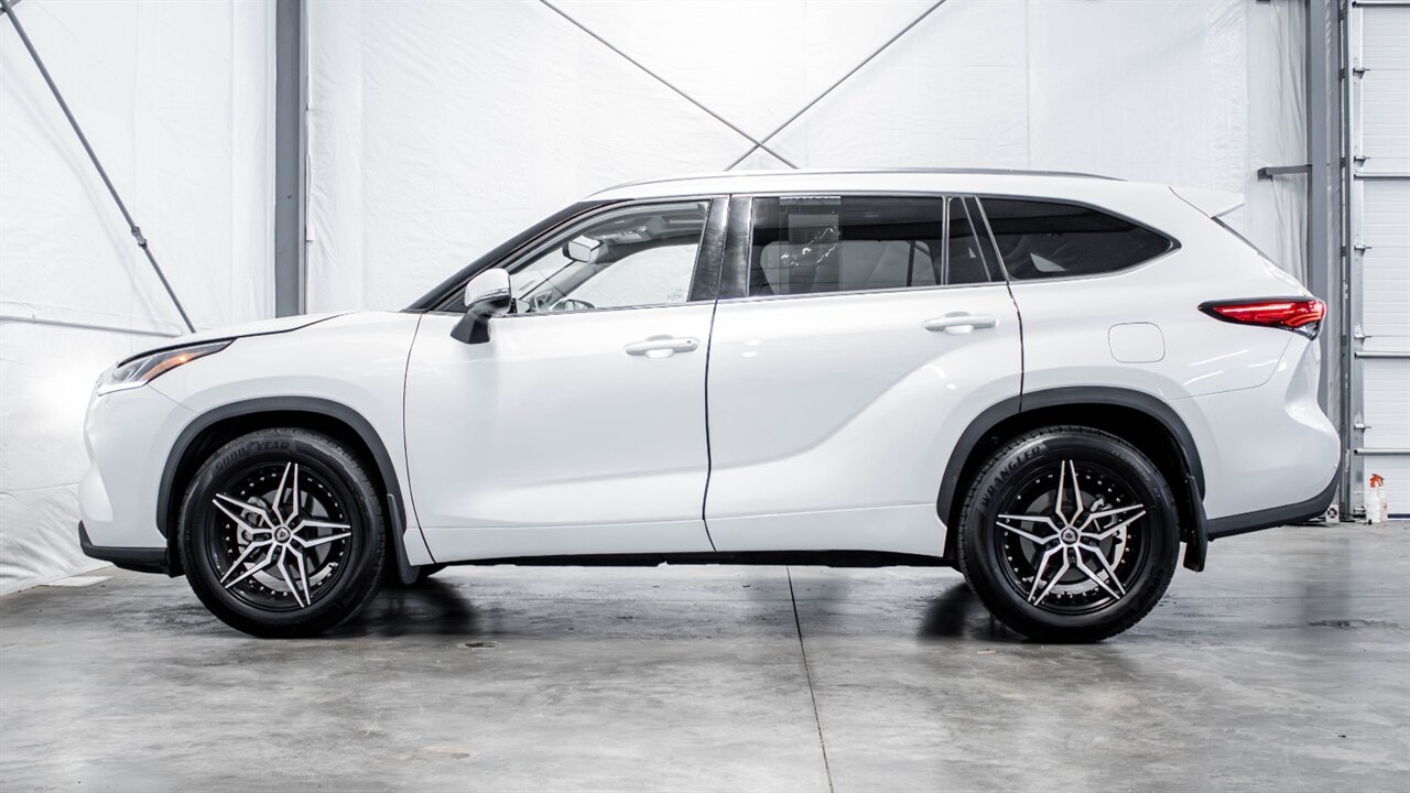 2022 Toyota Highlander Limited - Photo 3 - Reno, NV 89511