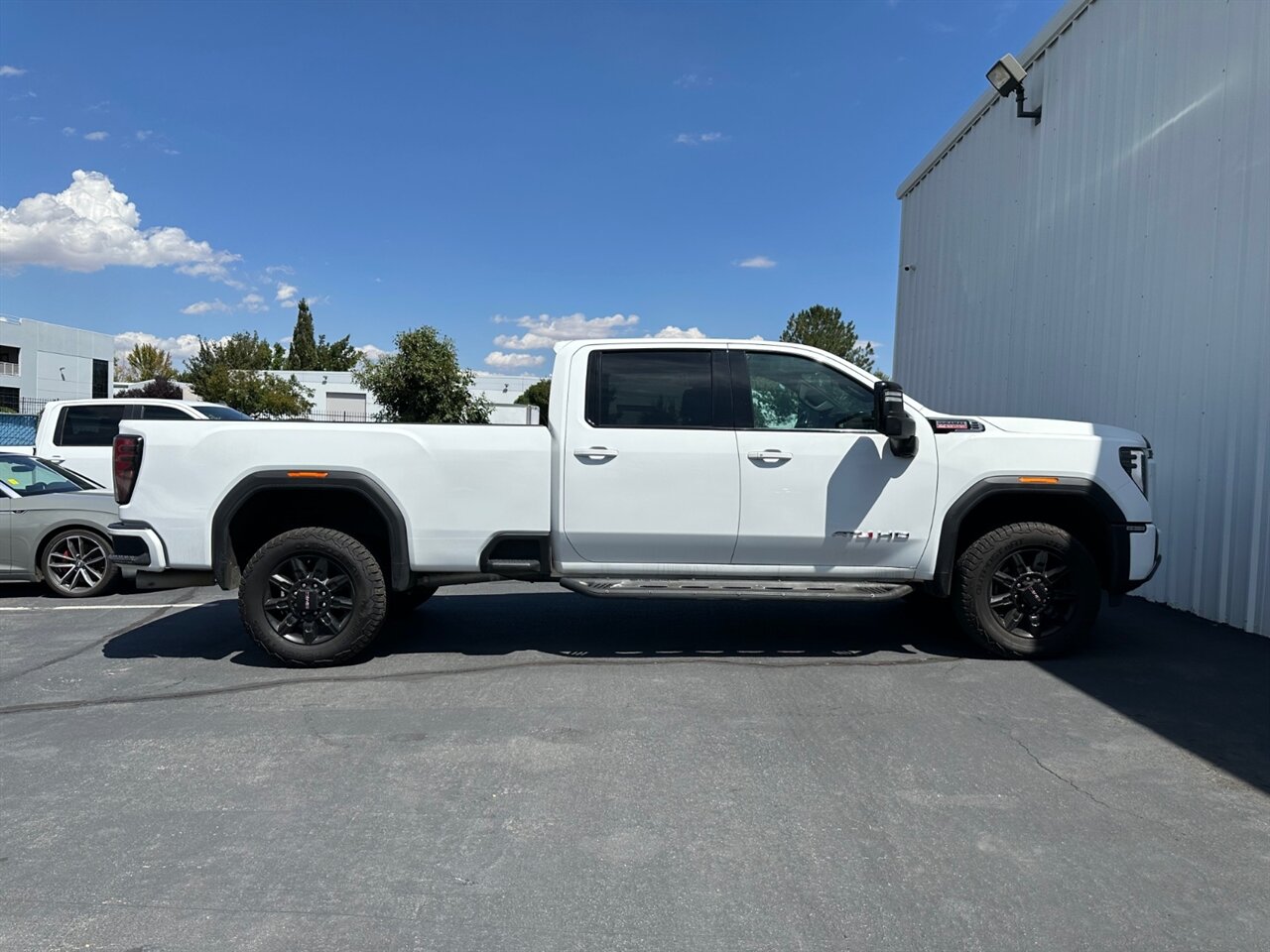 2024 GMC Sierra 2500 AT4 - Photo 5 - Reno, NV 89511