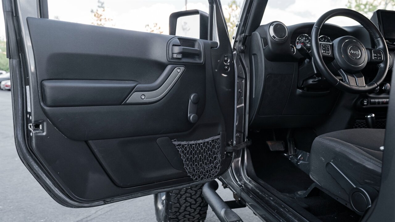 2017 Jeep Wrangler Unlimited Sport   - Photo 19 - Reno, NV 89511