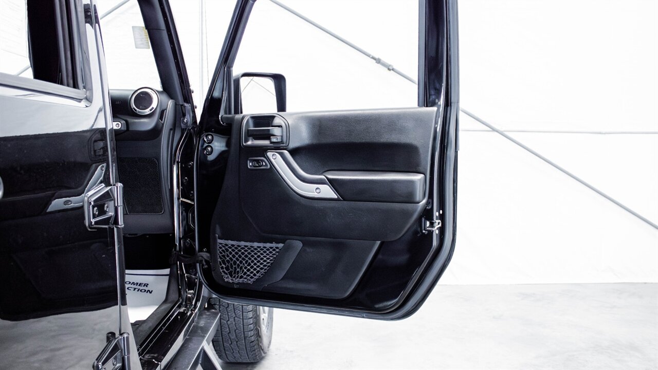 2018 Jeep Wrangler Unlimited Rubicon   - Photo 14 - Reno, NV 89511