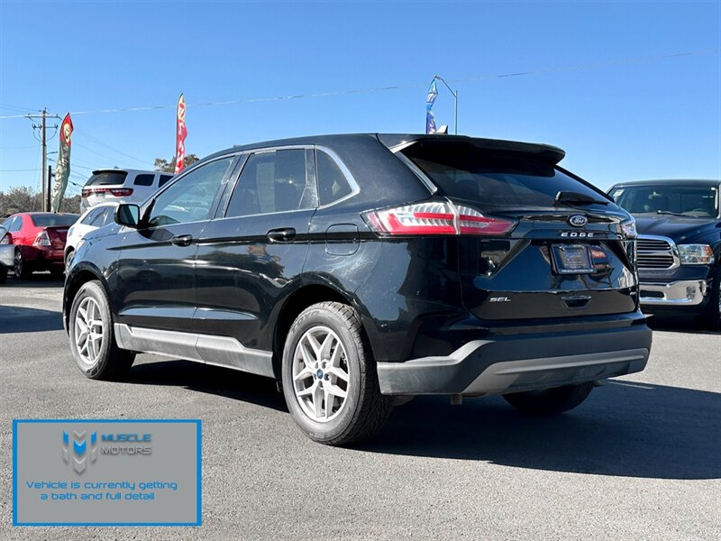 2022 Ford Edge SEL  